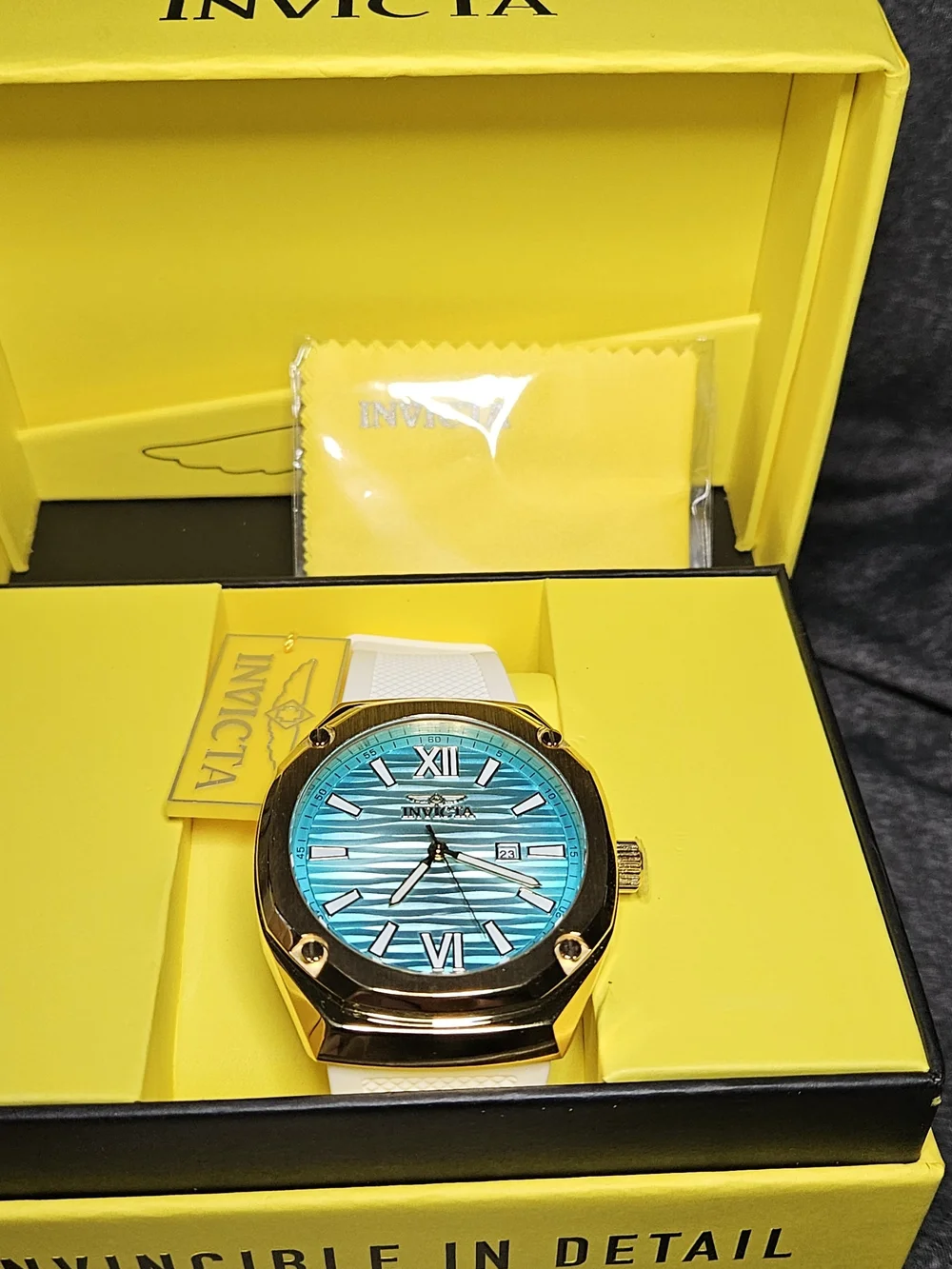 NWT Invicta Akula 50694 Gold Tone 48mm Blue Wave Dial White Silicone Men's Watch
